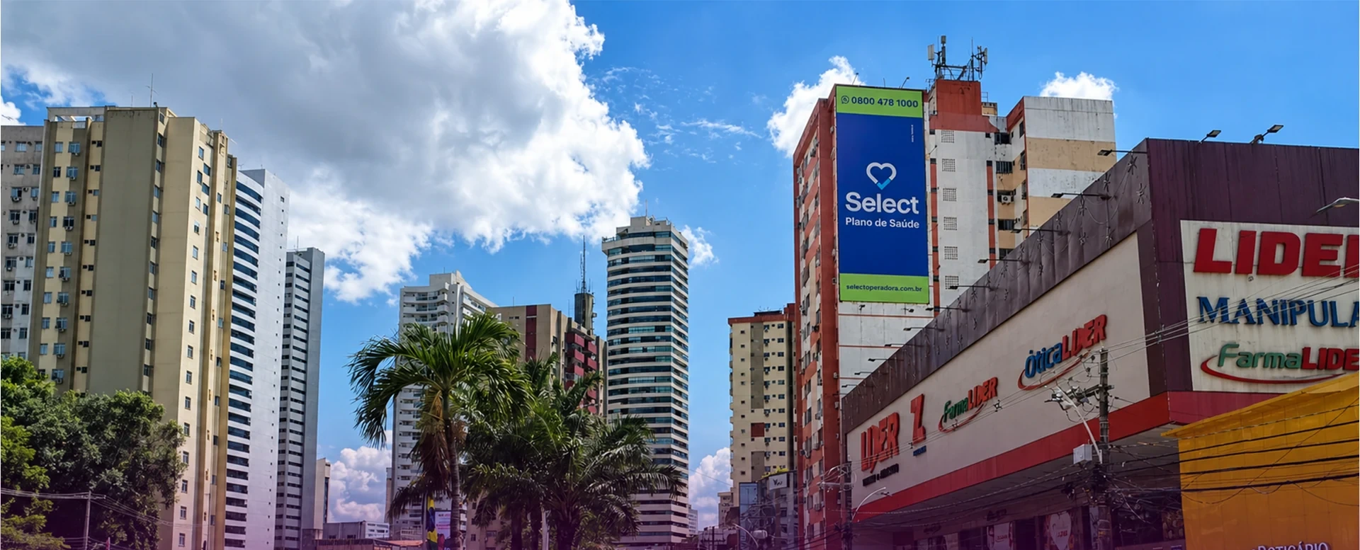 Imagem editorial do artigo Frontlight em campanhas OOH: presença estática com visibilidade prolongada