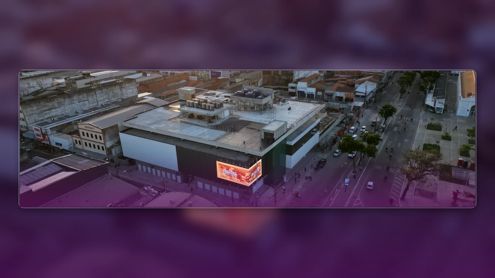 Imagem editorial sobre DOOH em Fortaleza: como usar painéis digitais em campanhas de alta visibilidade